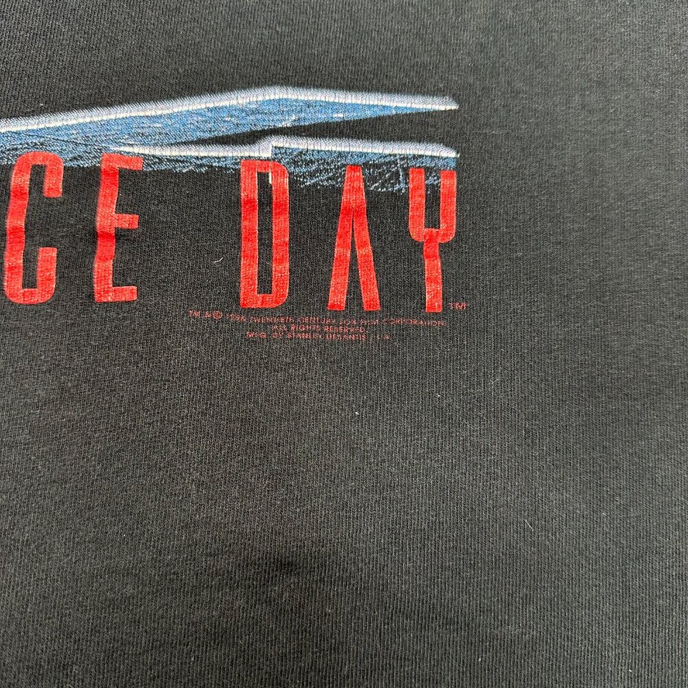 Vintage 1996 Independence Day Movie T-Shirt Stanley DeSantis Made in USA Large - Picture 3 of 11